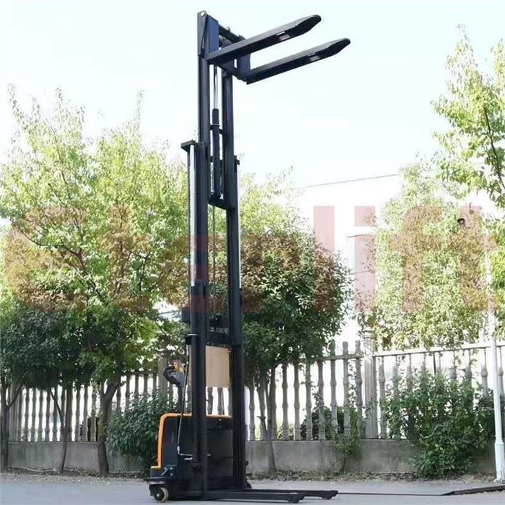 Electric Straddle Stacker