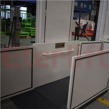 Вертикален асансьор за инвалидни колички