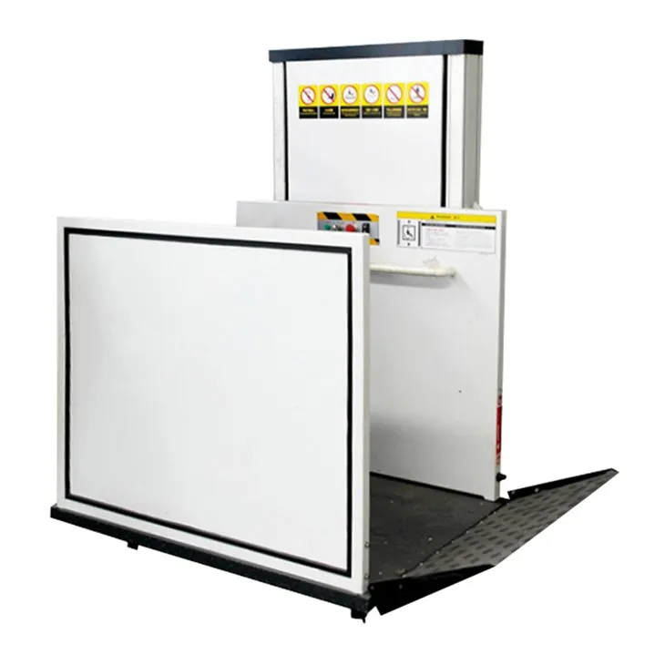 Инвалидни колички и асансьори на платформата с увреждания